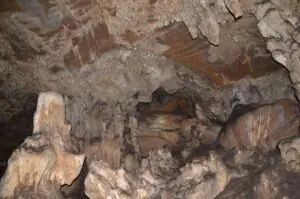 aranya-caves-bastar-entrance.jpg